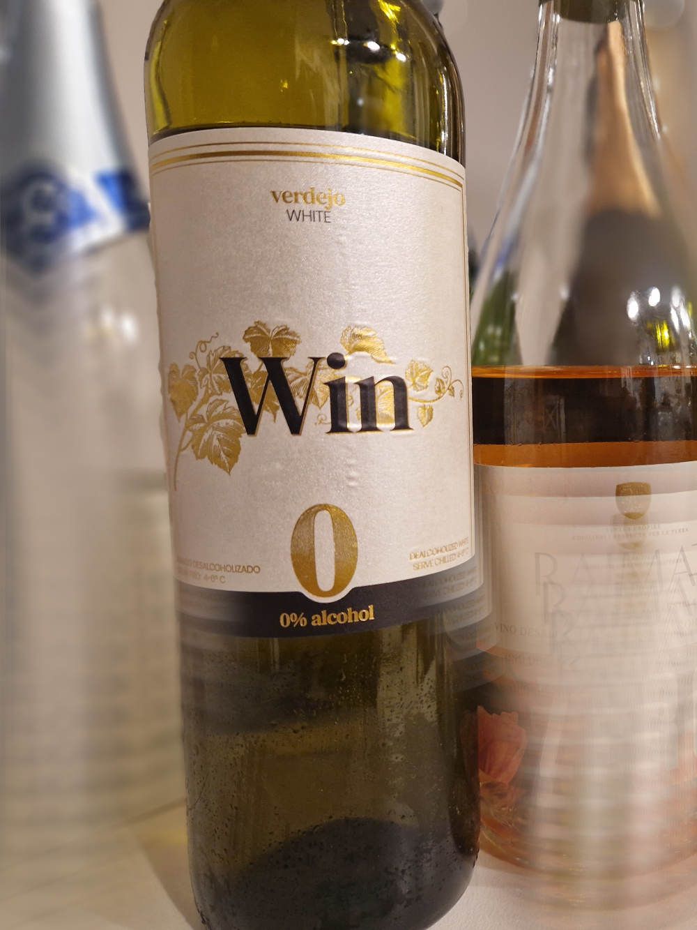 eine Flasche Wein