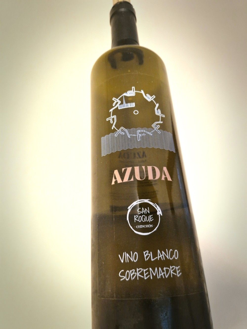 eine Flasche Weißwein aus Madrid