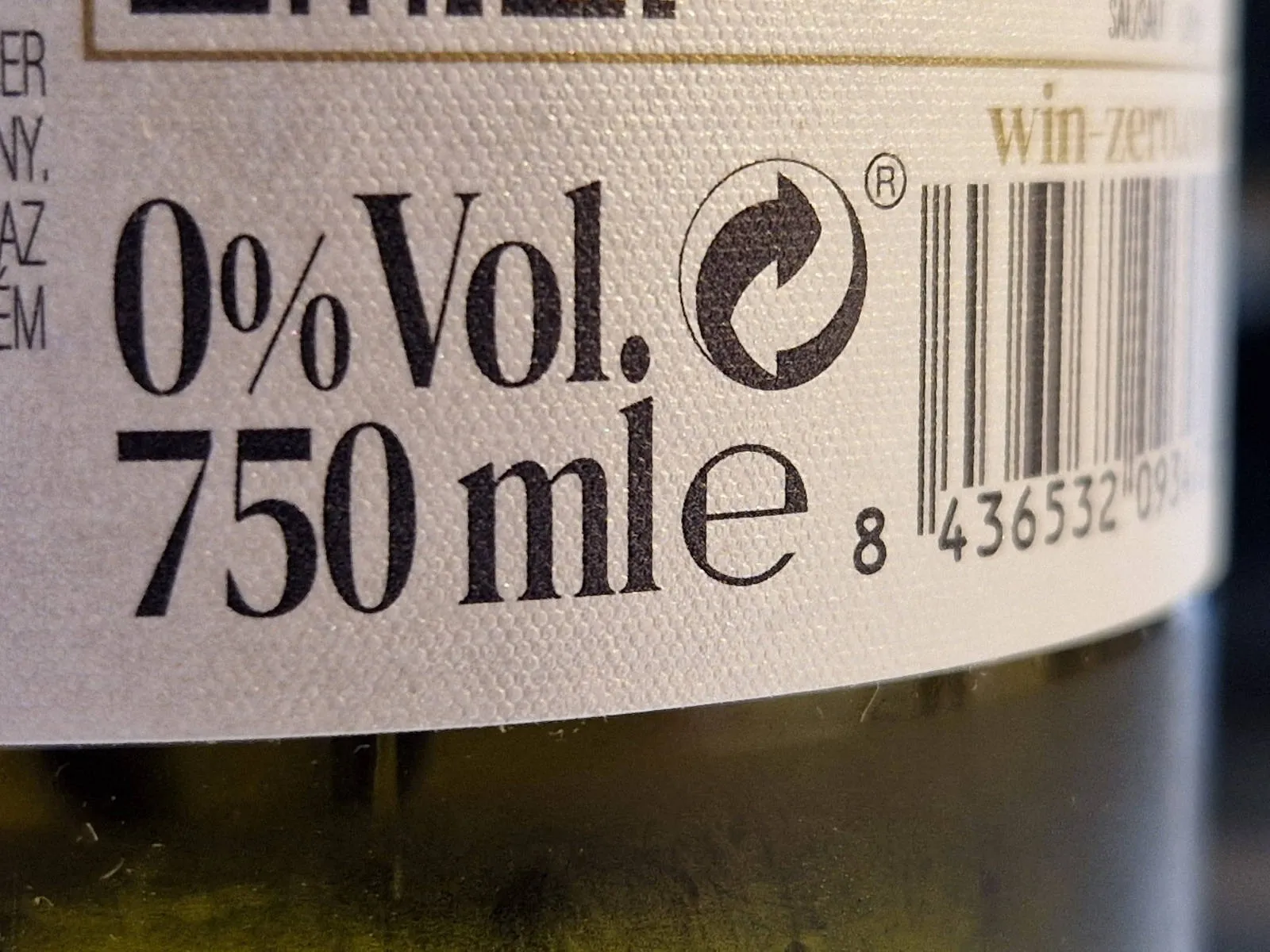 0%-Angabe auf einem alkoholfreier Wein-Etikett