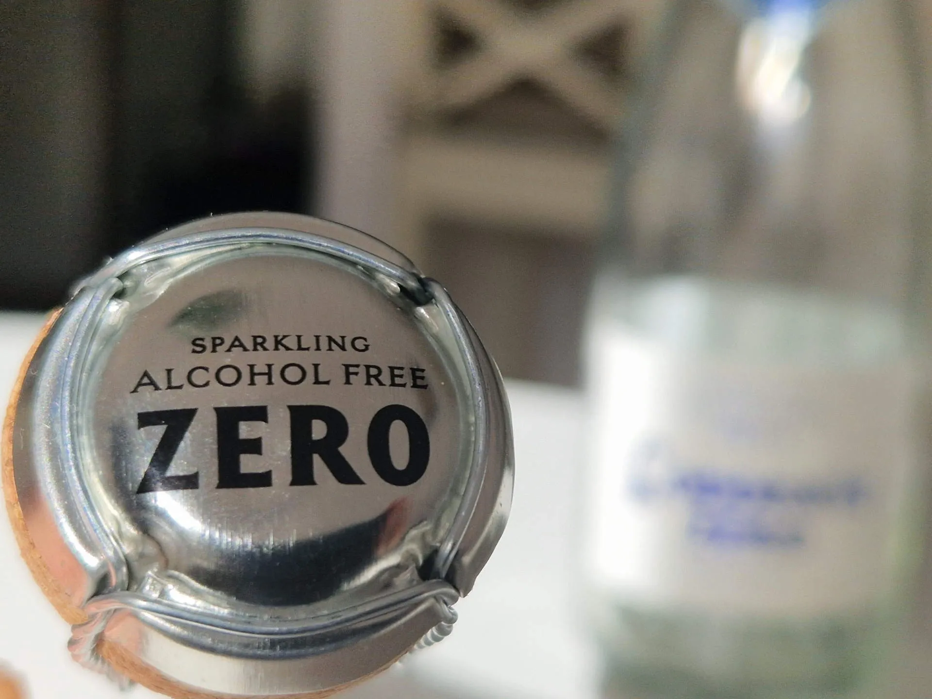 Ein Sektkorken mit der Aufschrift Sparkling Zero