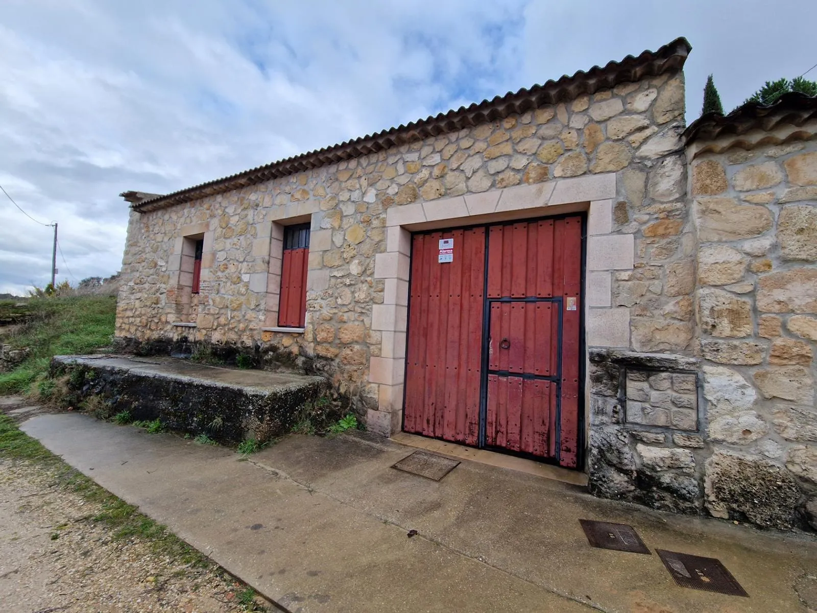 Ein alter Lagerraum im Ribera del Duero-Gebiet