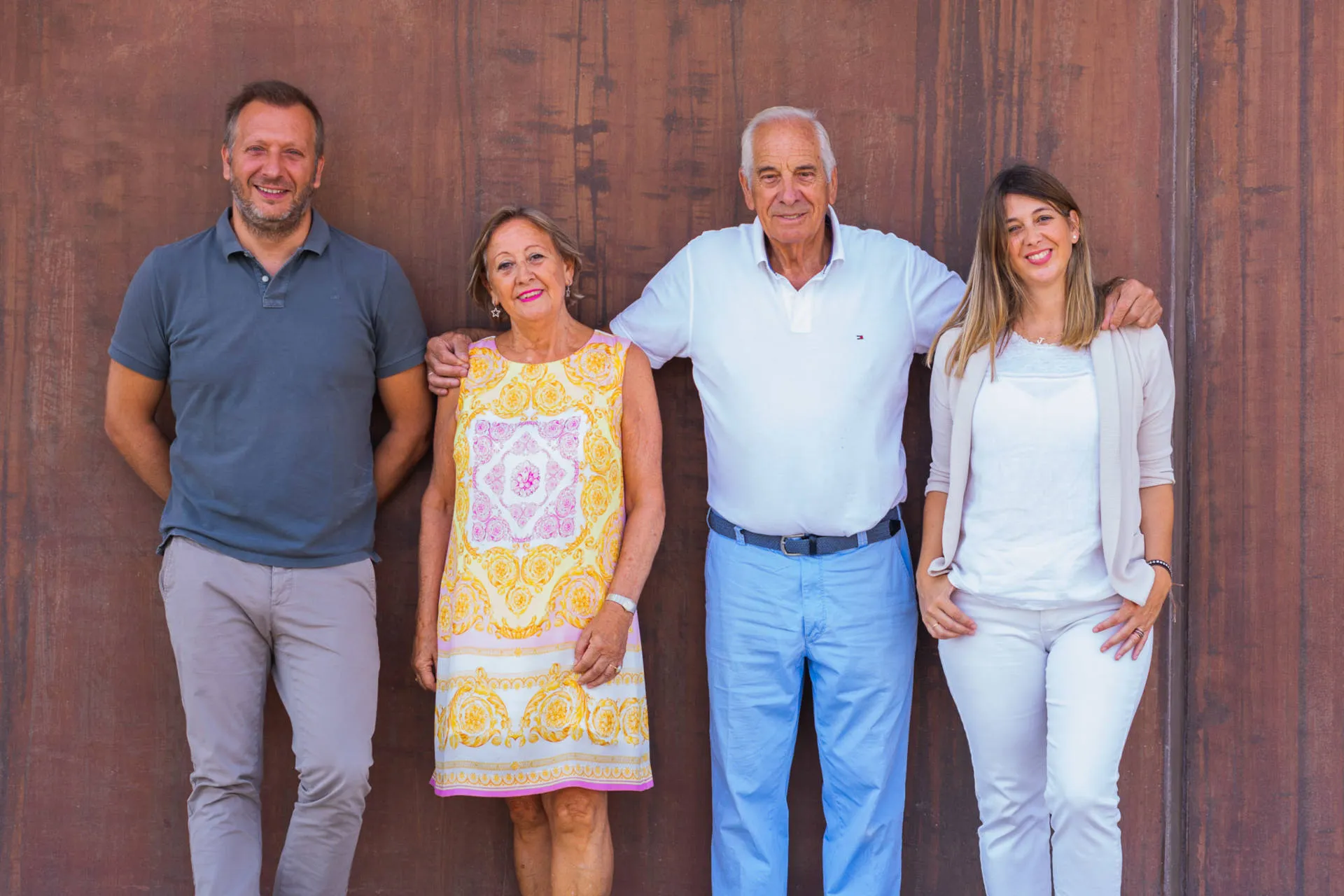 4 Personen, die lächeln