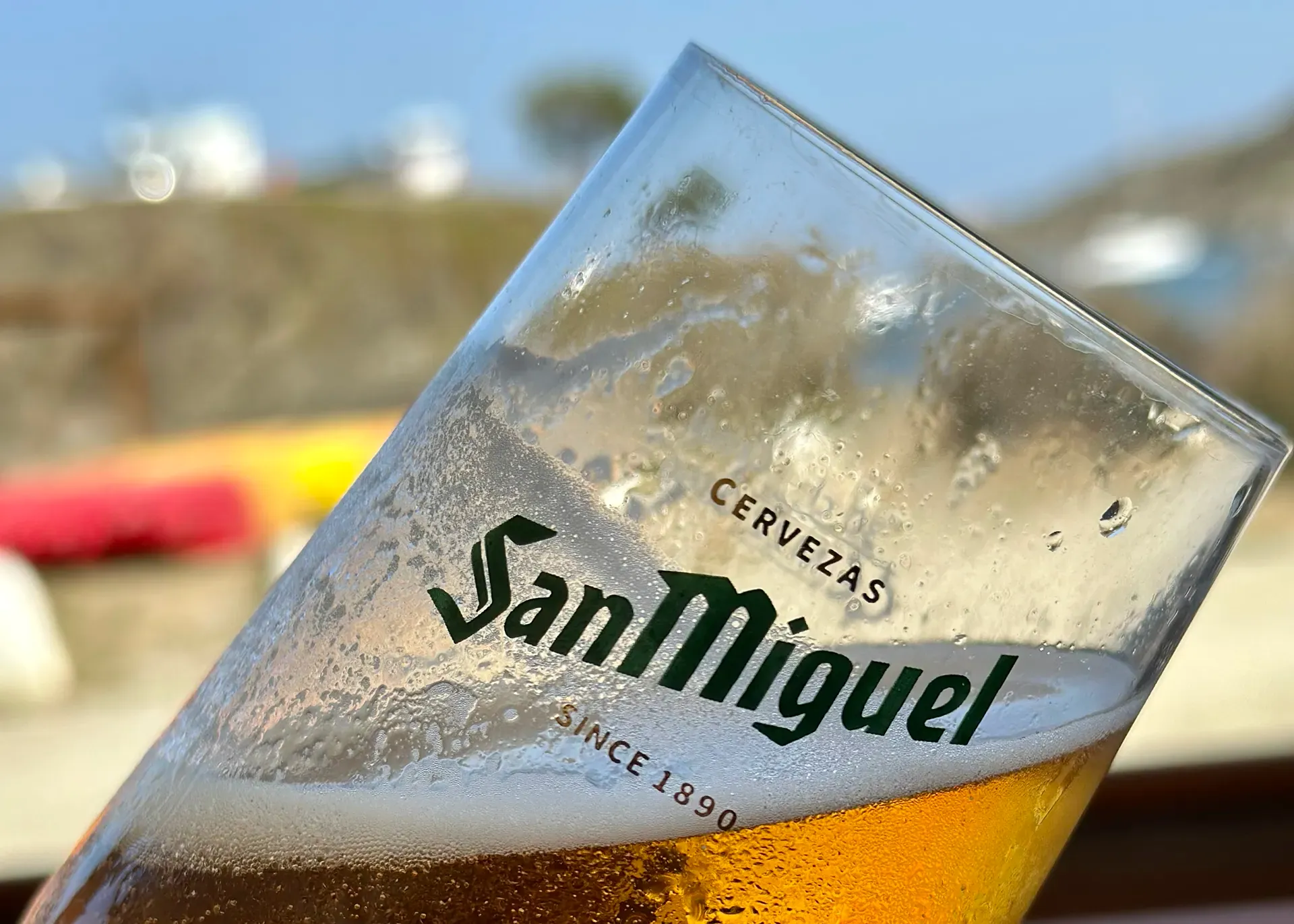 bierglas mit etwas Bier