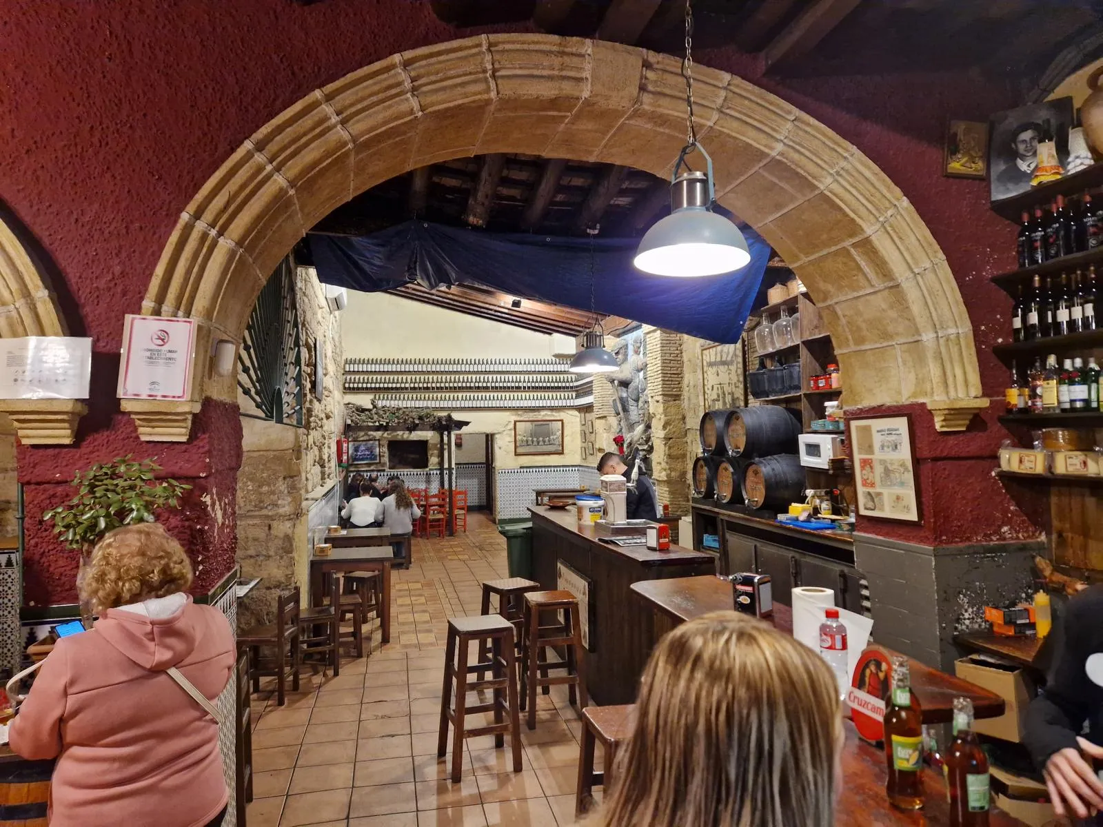 Ein Blick in eine Sherry Bar in Jerez de la Frontera
