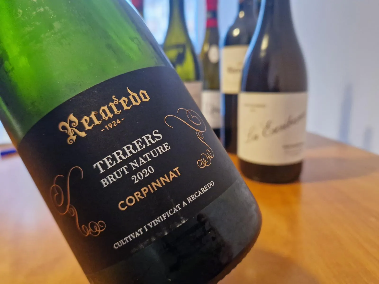 das Etikett einer Flasche Schaumwein