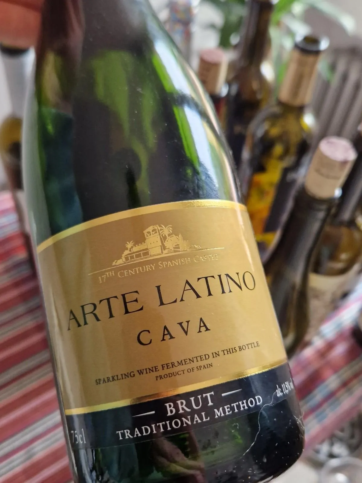 das Etikett einer Flasche Cava