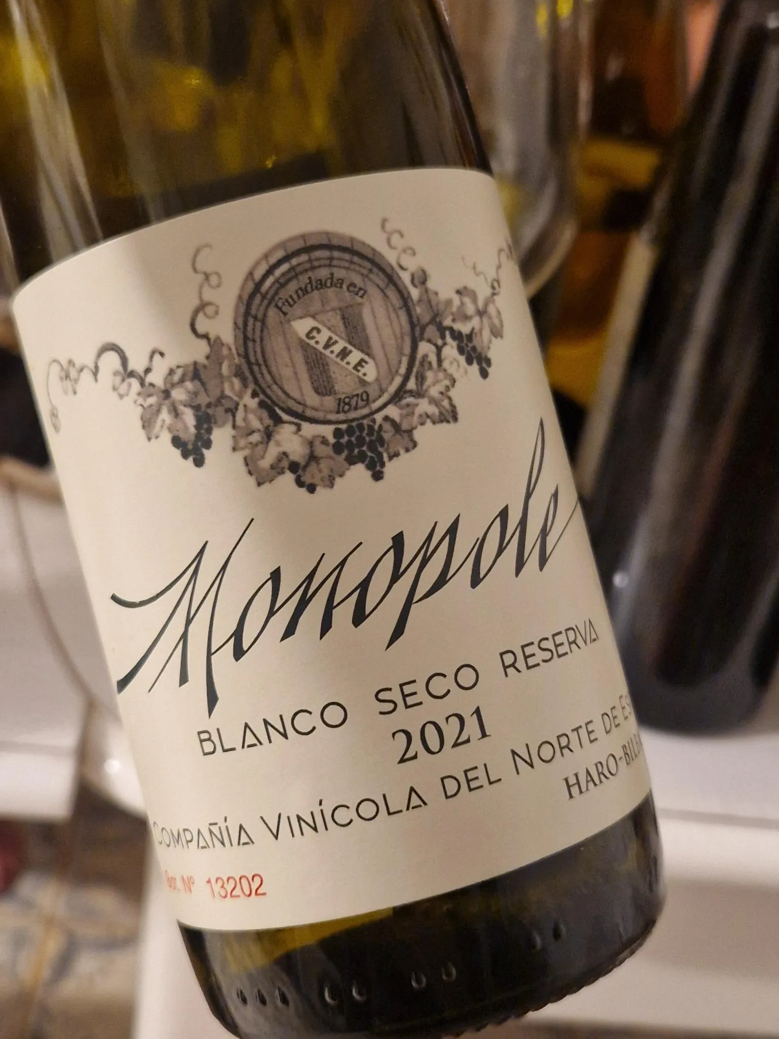 ein altmodisches etikett einer flasche wein aus dem rioja