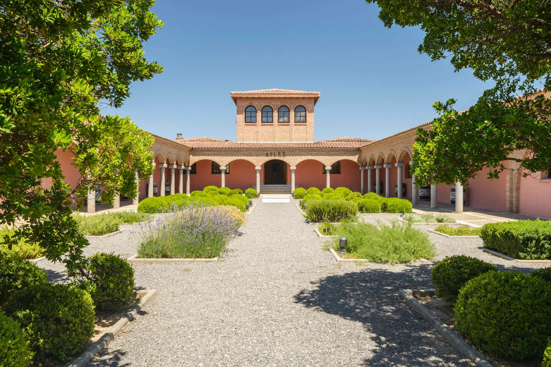 Der Innenhof der Bodega Pago Aylés