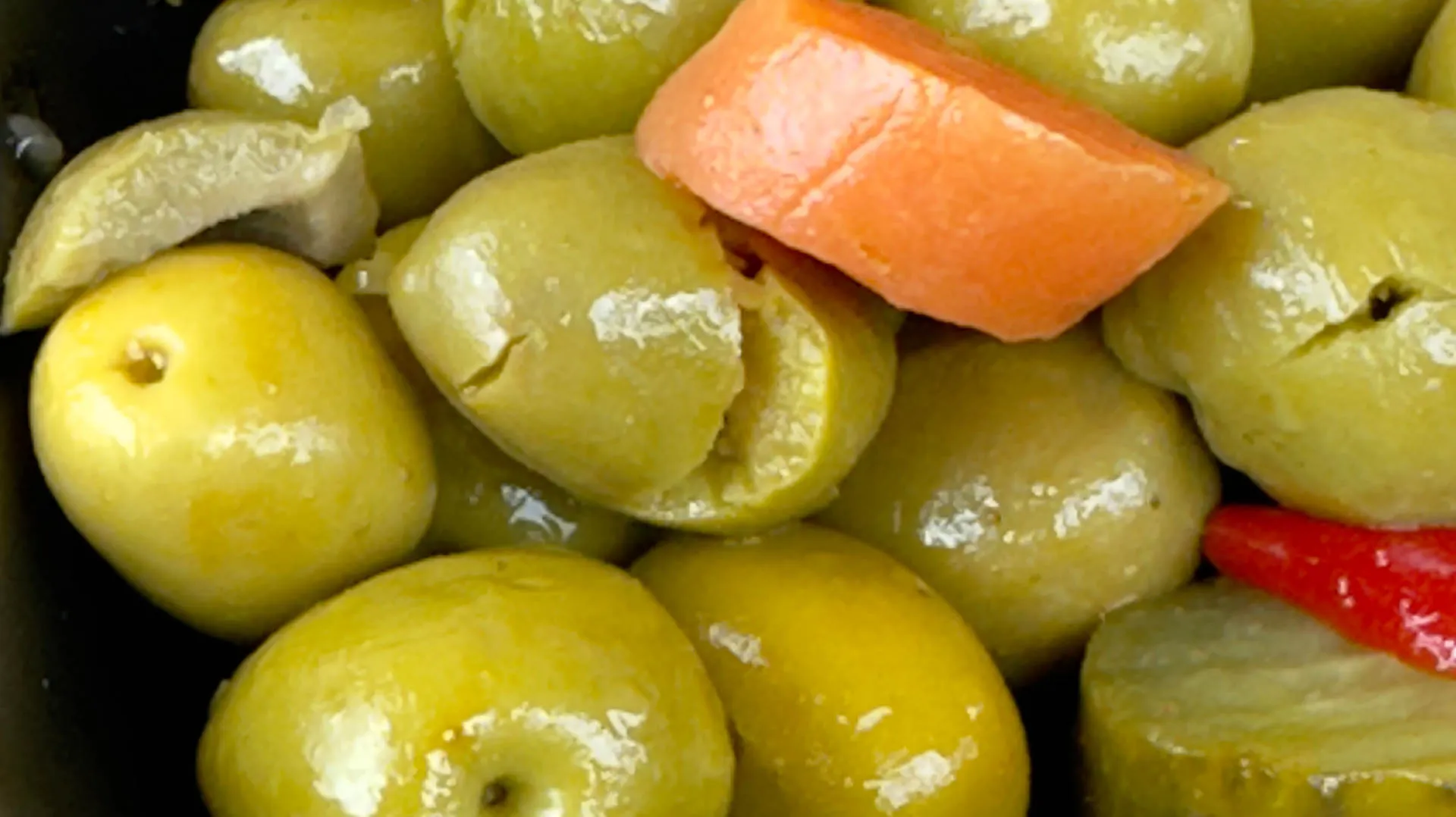 Eingelegte Oliven als Tapas