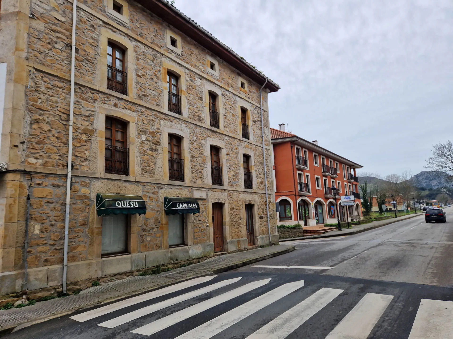 Haus mit der Aufschrift Quesu Cabrales