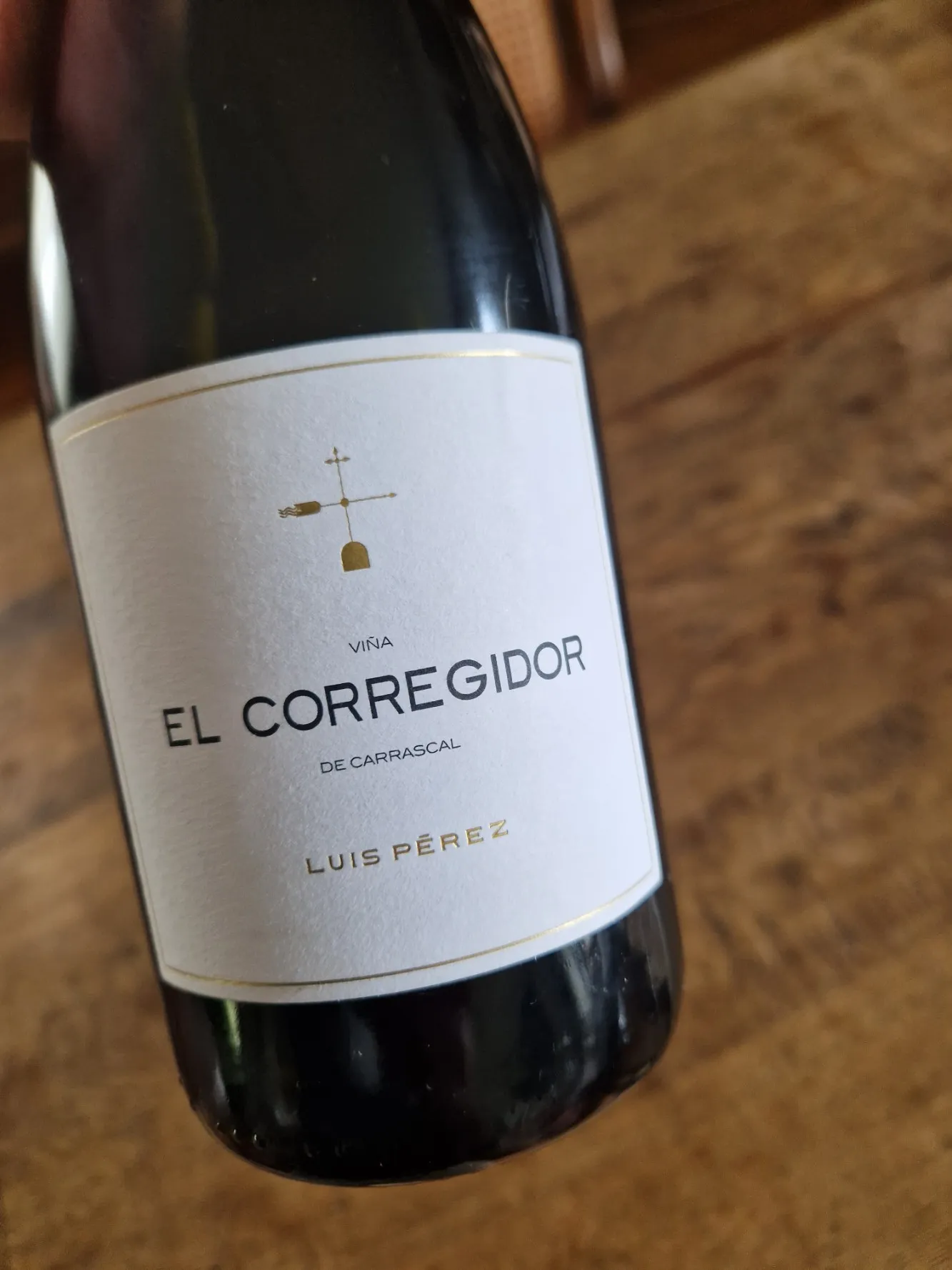 Eine Flasche Schaumwein aus Jerez