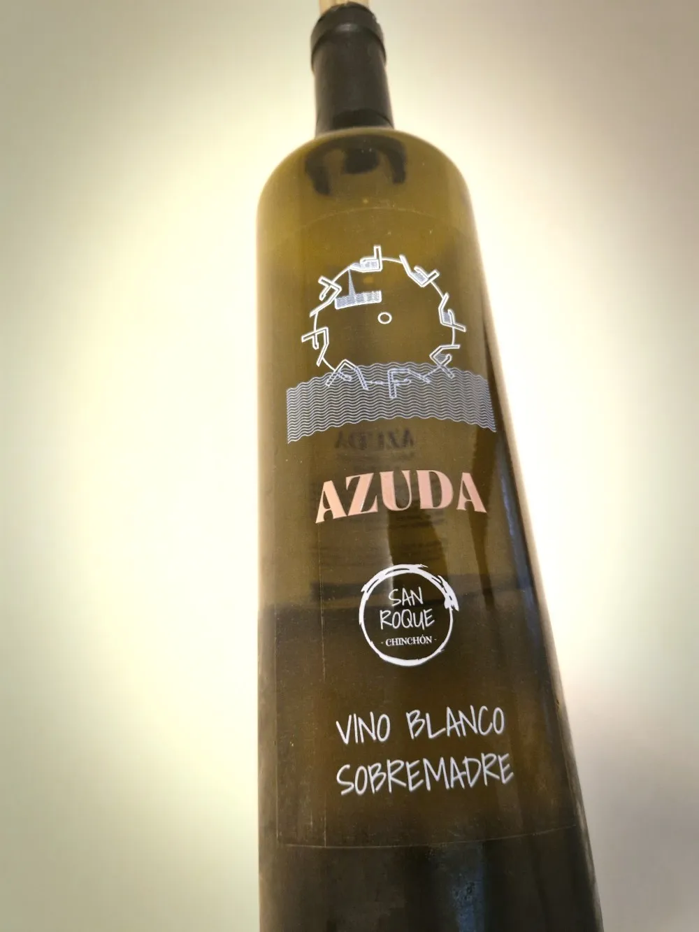 eine Flasche Weißwein aus Madrid