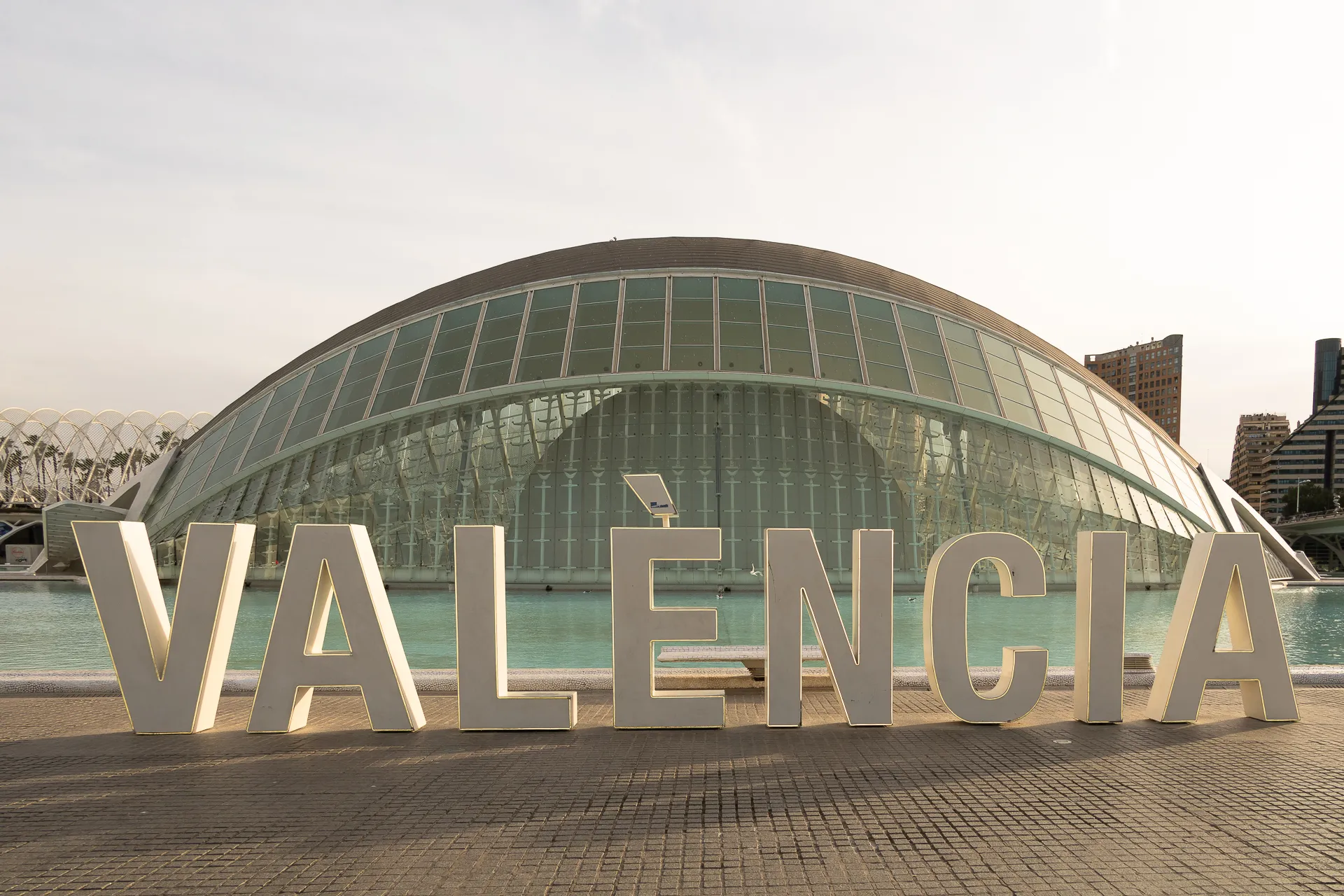 Wissenschaftsstadt Valencia mit Schriftzug