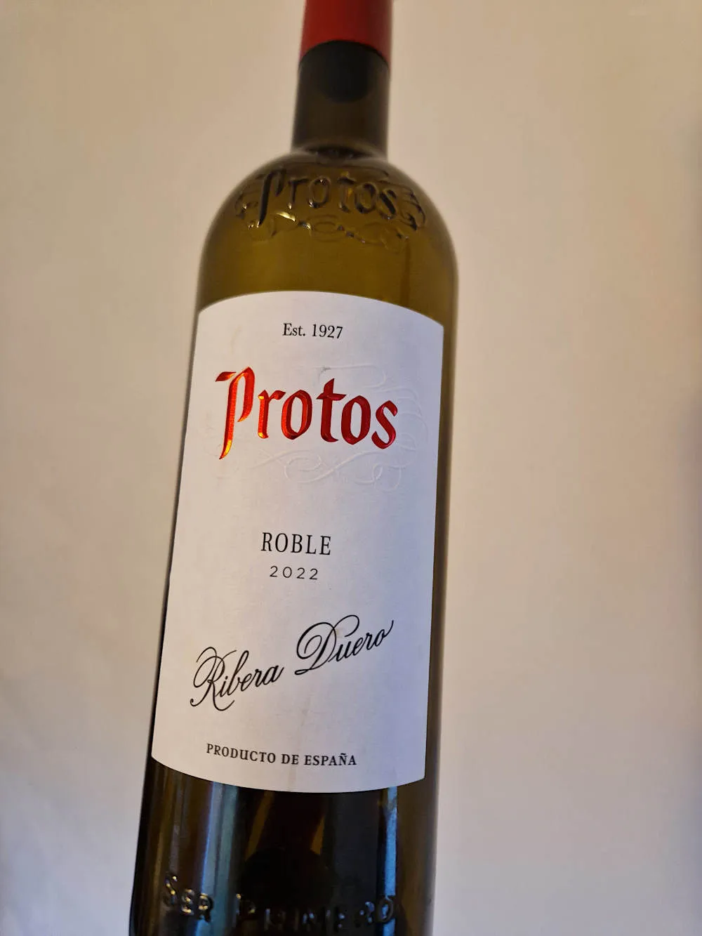 Eine Flasche spanischer Rotwein