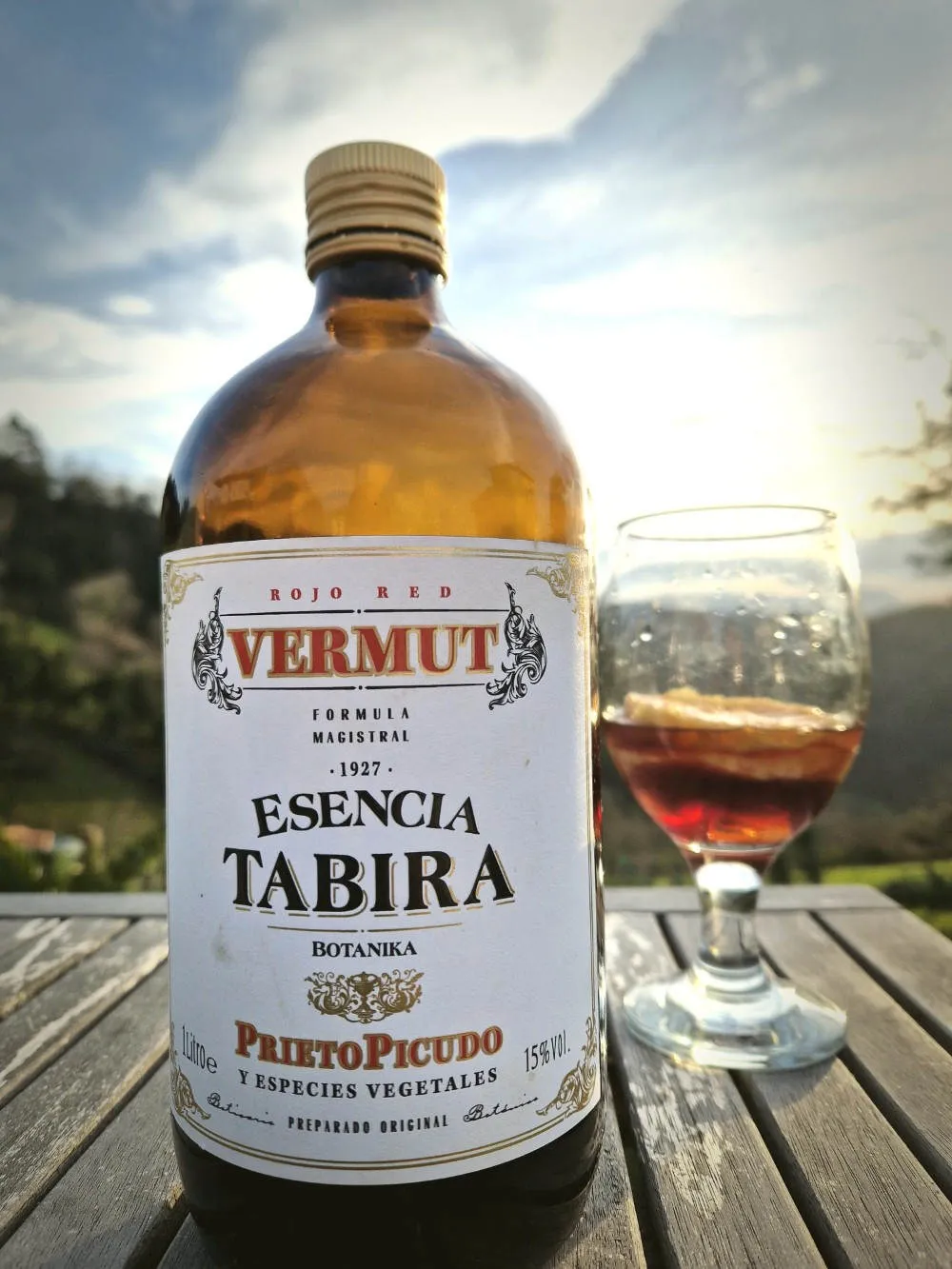 Vermut mit starkem Kräuteraroma