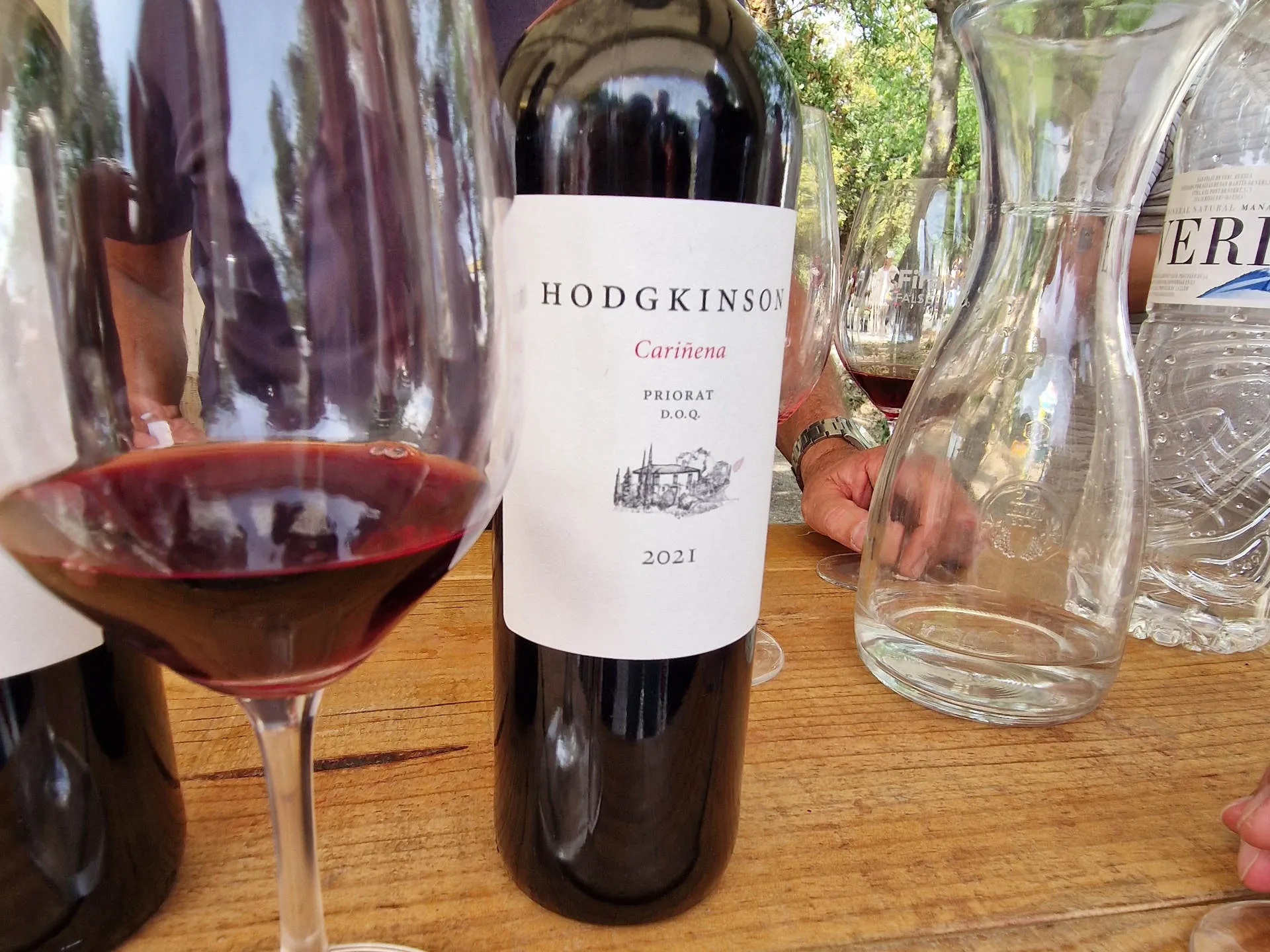 Weinflasche auf einem Tisch