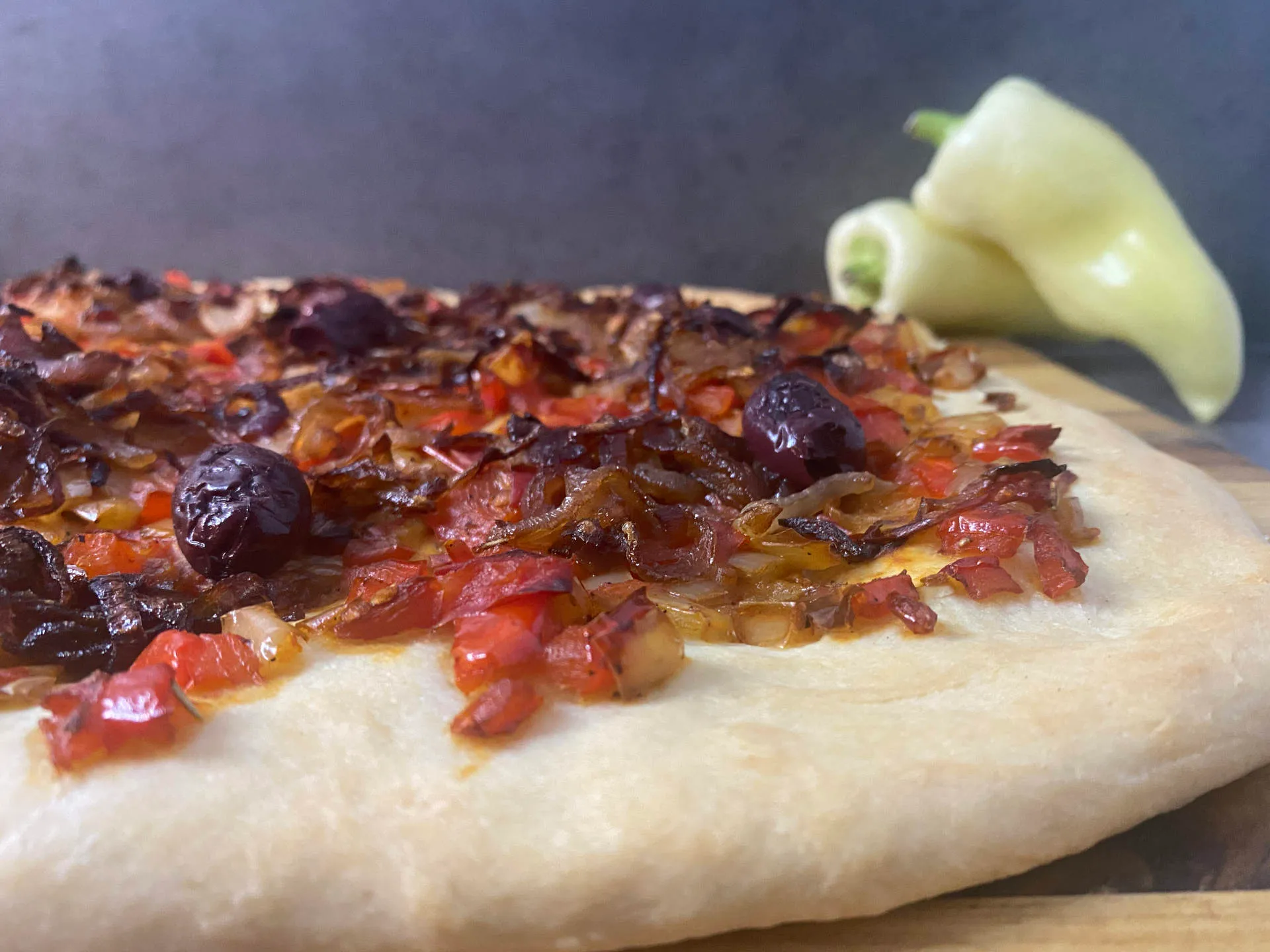 belegte Gemüsepizza aus Mallorca