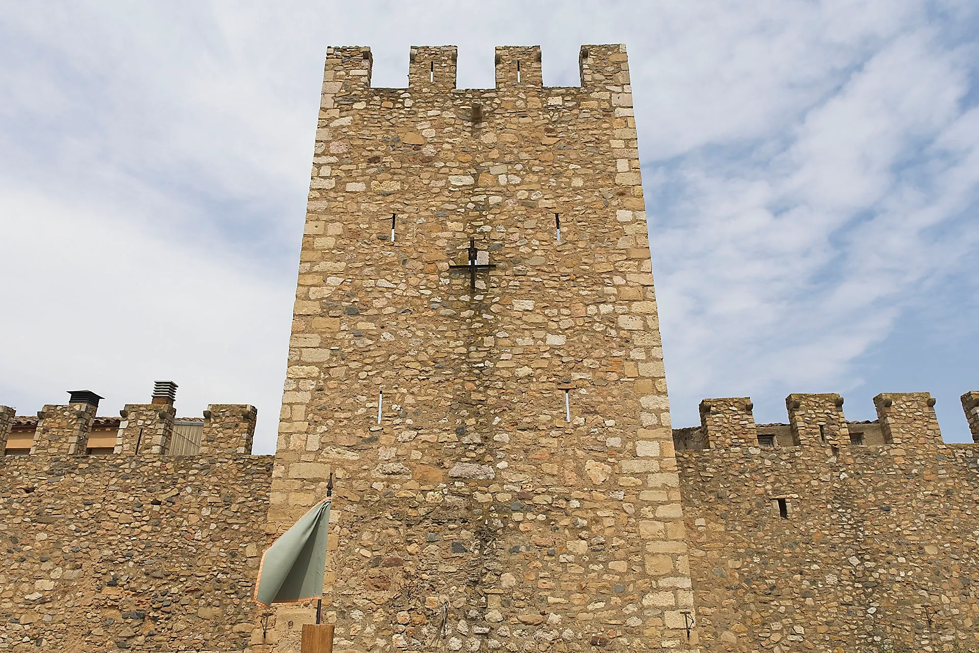 alte Stadtmauer mit Wehrturm