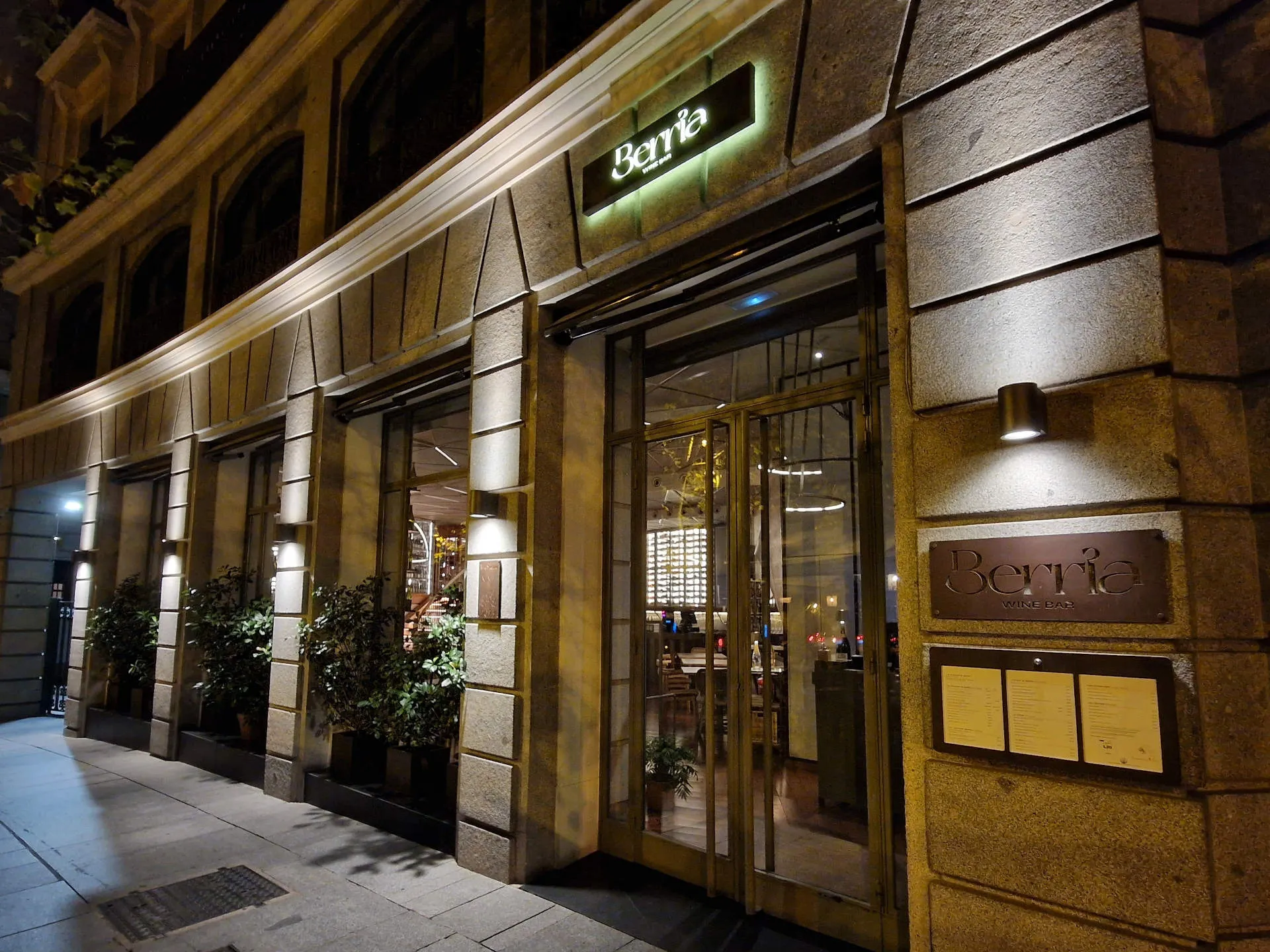 Bar von außen fotografiert