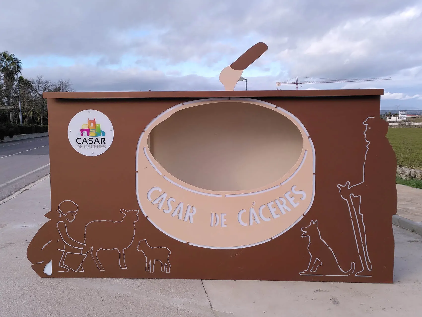 Eine Fotowand mit einem großen Käse